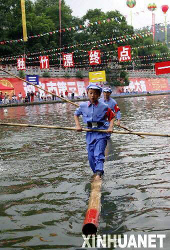 New Sport, Single Bamboo Cane Water Race: Cool Chinese Sport!