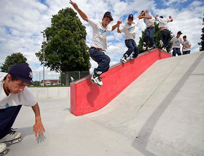 Great Burst-Mode Photography: Ice Skating, Diving, Skateboarding, Biking, Paragliding, Skiing