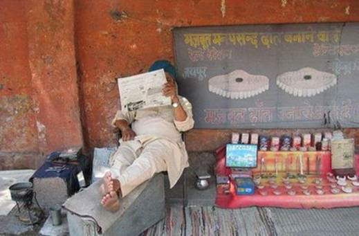 Street Dentists In India And China: Do you dare visit them? LOL