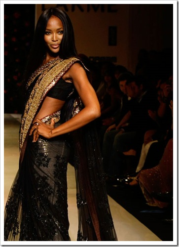 Naomi campbell in black sari