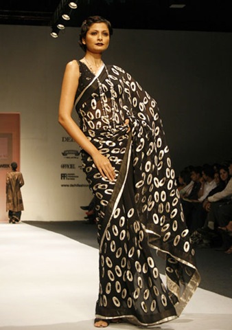 [Silver print black sari[2].jpg]
