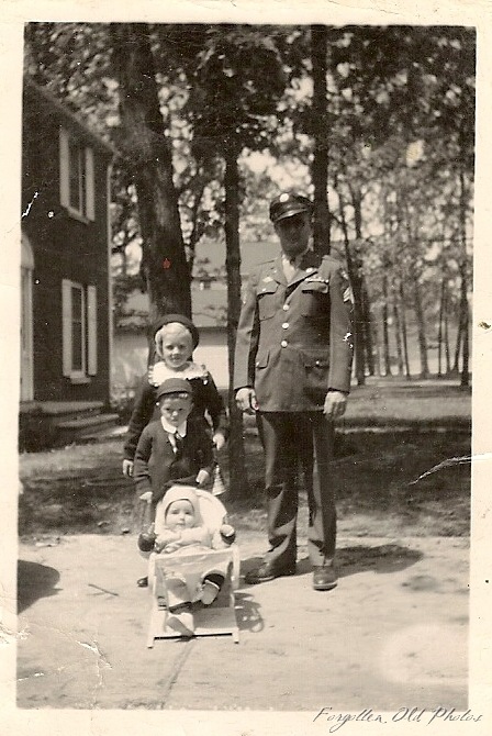 [WW2 Dad and Kids[9].jpg]