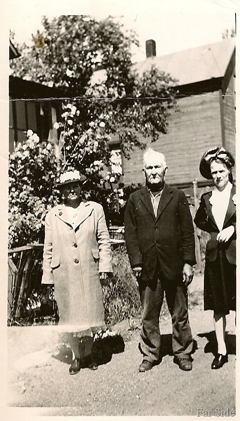 [Hilda  and a man friend from Michigan  and Helmi or Pearl[9].jpg]