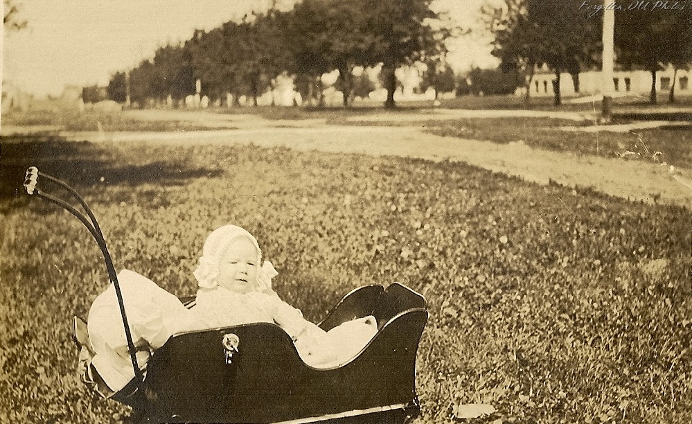 [Postcard Azo diamonds Baby in carriage[10].jpg]
