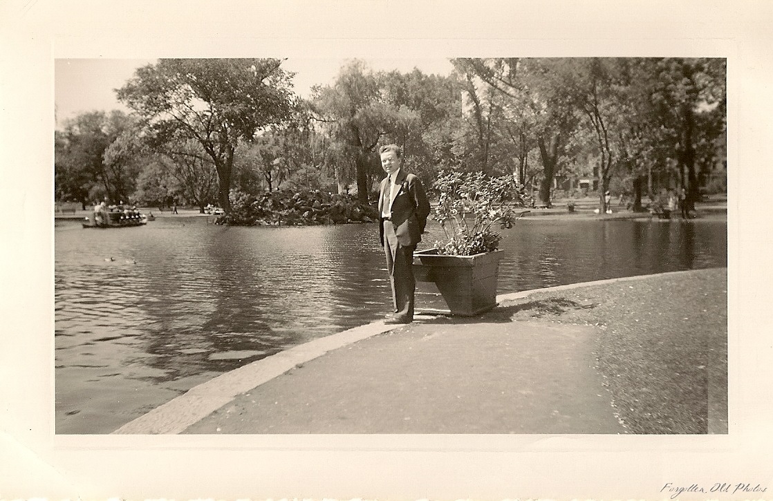 [Bill atBoston Gardens 1940 June DL Antiques[9].jpg]