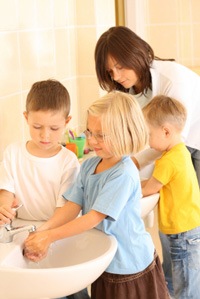 [health-kids-washing-hands[4].jpg]