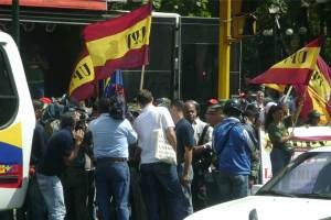 [Militantes-de-UPV-en-la-plaza-Morelos.preview[4].jpg]