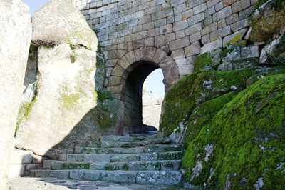 [sortelha - porta de entrada do castelo[4].jpg]