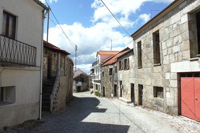 [Glória Ishizaka - Vila do Touro - rua direita[5].jpg]