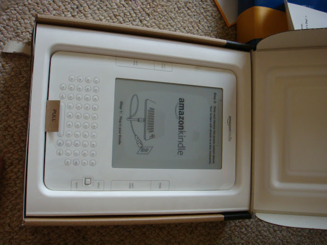 MacBook ANd I Amazon Kindle 2 International Version