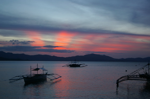 Coucher de soleil sur Port Barton, Palawan, août 2005. Photo : J.-M. Gayman
