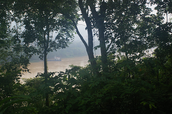 Le Mékong (Lancang Jiang) en amont de Jinghong (Xichuangbanna, Yunnan), 30 août 2010. Photo : J.-M. Gayman