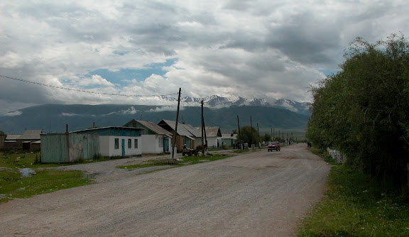Kojomkul, près de Kekemeren (2000 m), le 30 juin 2006. Photo : B. Lalanne-Cassou