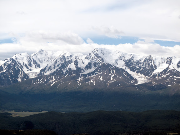 Les Monts Severo-Chuyskij dans la chaîne du Kuraï dans l'Altaï, juste au nord d'Aktash. 10 juillet 2010. Photo : J. Marquet