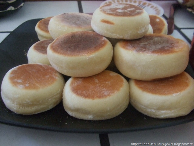 [homemade english muffins[6].jpg]