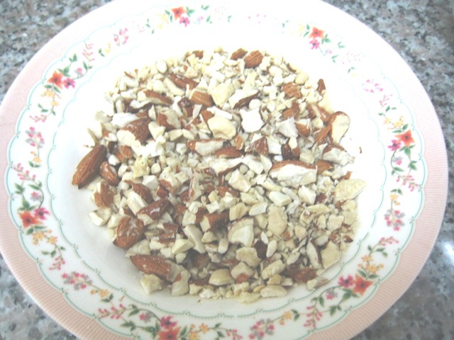 [Chitra Pal Almonds and Cashew nuts[3].jpg]
