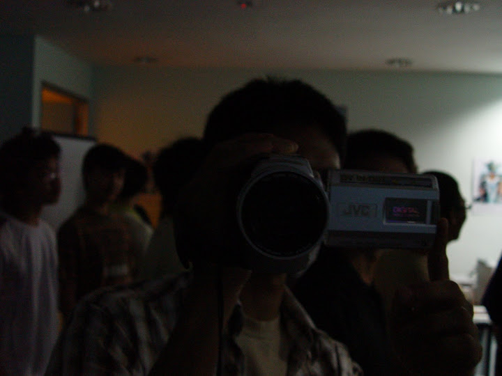 My camera is bigger than YOURS!