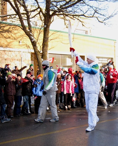 [09121802olympictorch3.jpg]