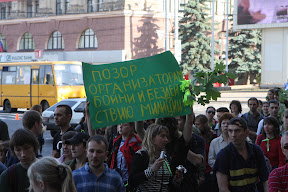 (с) Главное: Защитники парка и депутаты облсовета ждут, когда их пустят в облсовет для проведения встречи с избирателями.