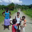 giving hotdogs in Munoz Batey (43).jpg