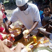giving hotdogs in Munoz Batey (52).jpg