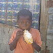 giving hotdogs in Munoz Batey (73).jpg