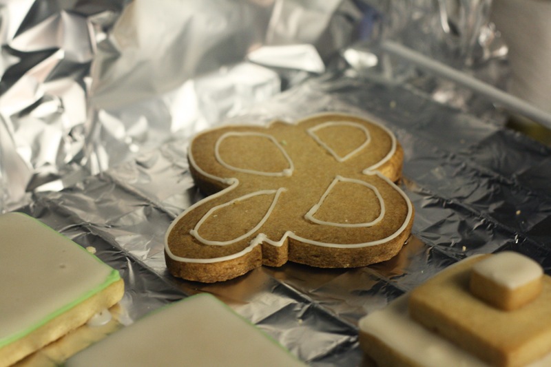 [weddingcookieinprogress00[5].jpg]