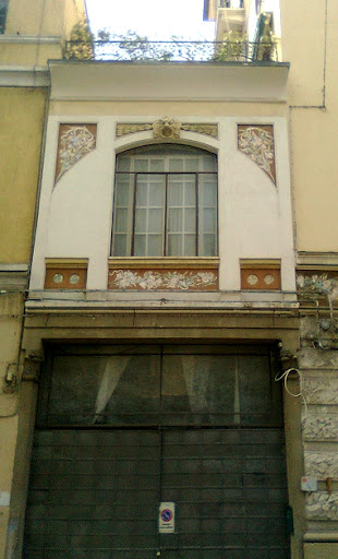 La facciata del Teatro Trianon oggi