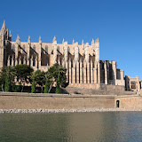A view of the main cathedral 
n Palma, Mallorca.