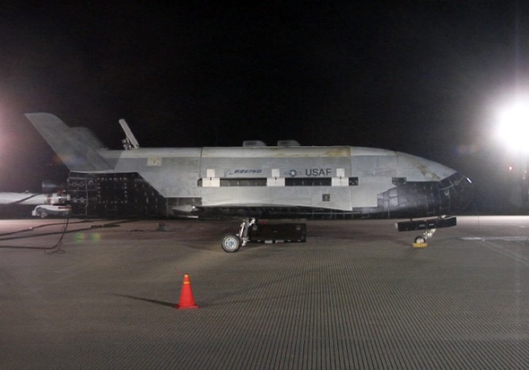 Boeing X-37B tras su aterrizaje en diciembre 2010