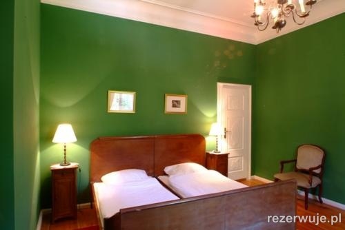 [Hotel Staniszów - pokój 1 jpg[2].jpg]