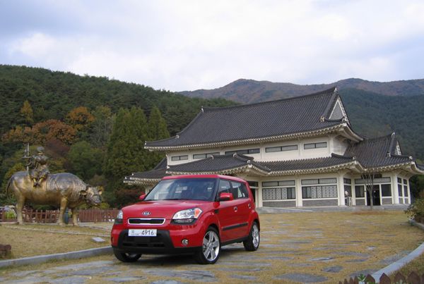 2010 Kia Soul at literature shrine near Gwangju, Korea -- Photo by James Riswick