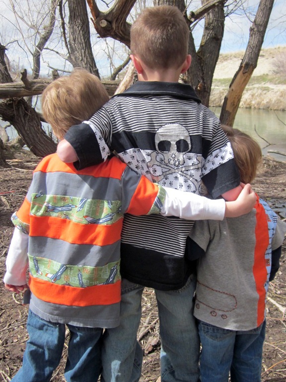 [brothers-back16.jpg]