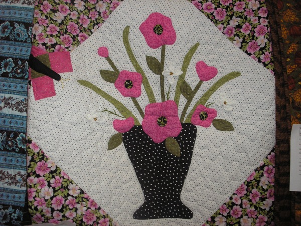 [Shipshewana Quilt Show 2010 050[3].jpg]