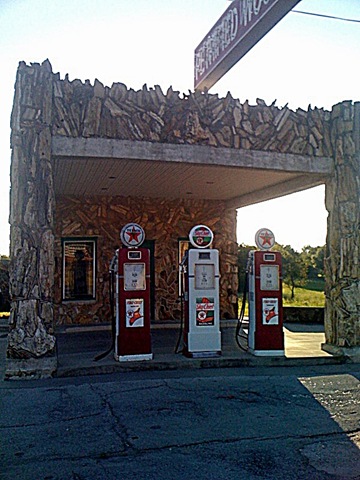 [petrified gas station2[3].jpg]