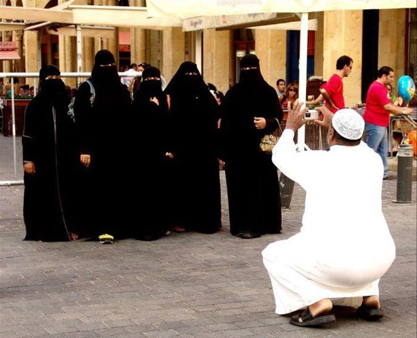 [Arabian-women-in-veils[2].jpg]