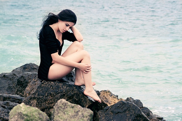 urban-beauty-girl-on-beach