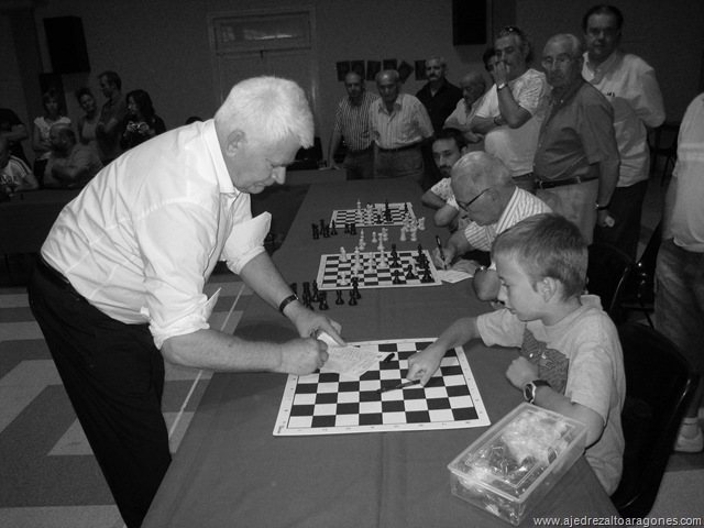 [Mateo en blanco y negro[10].jpg]