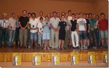 Foto familia de los premiados Alcubierre