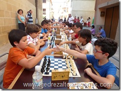 Una de las rondas del torneo Infantil en el momento de comenzar las partidas en Castillazuelo.
