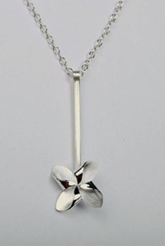 [floral-pinwheel-necklace_large.feyhandmade.com[5].jpg]