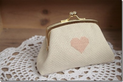 Heart frame Purse.endemarta.etsy.com