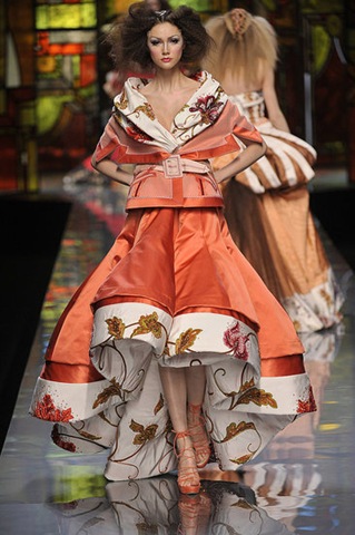 [DiorCoutureSpr09.orange.fashionologie[3].jpg]