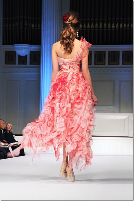 PinkRedRuffles.delaRenta.PreFl10.elle