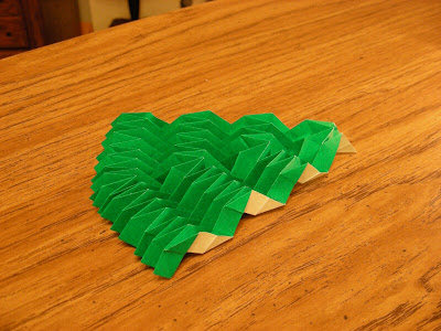 Expanded diagonal v-shaped origami accordion top