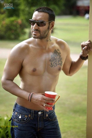 [ajay-devgan-body[7].jpg]