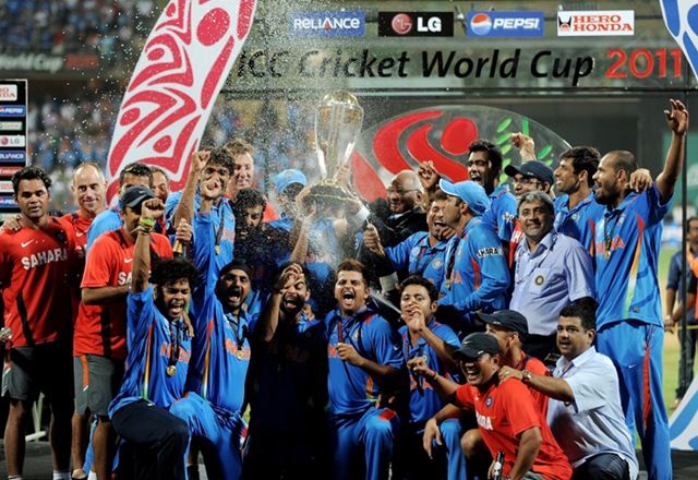 [indiawithworldcuptrophy20118.jpg]