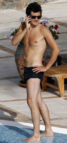 [shirtlessorlando8.jpg]