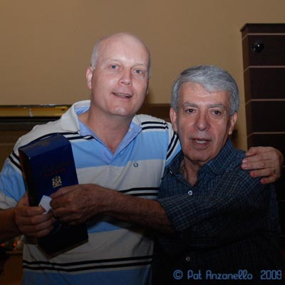 Jr ganhando presente do dindo Ripoll Jr ganhando presente do dindo Ripoll