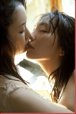 lesbian_av_idols_having_sex_and_kissing_033